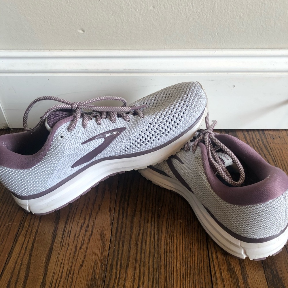 Women’s Brooks Revel 2